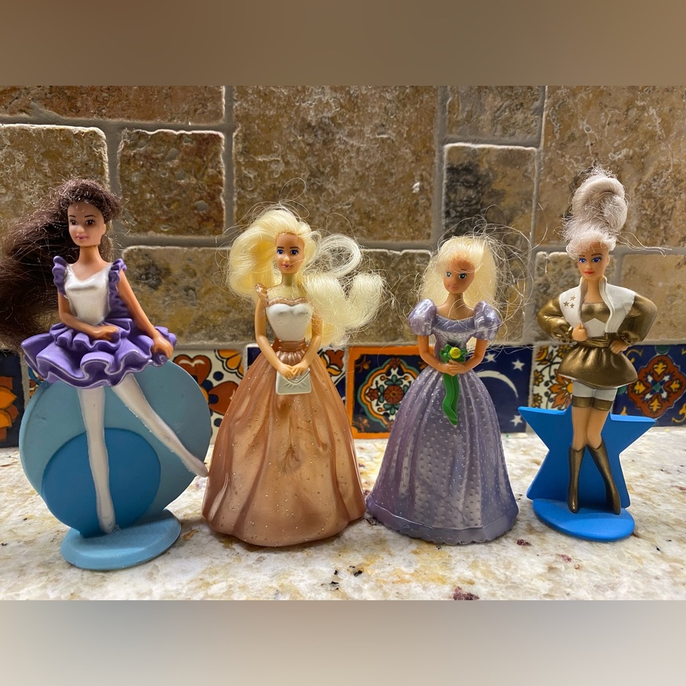 Lot if 4 Mc Donald’s Happy Meal Barbies 1993 with “real” hair.